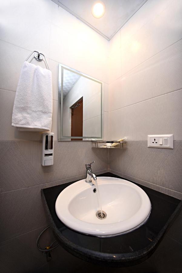 Hotel Simal Kathmandu Esterno foto