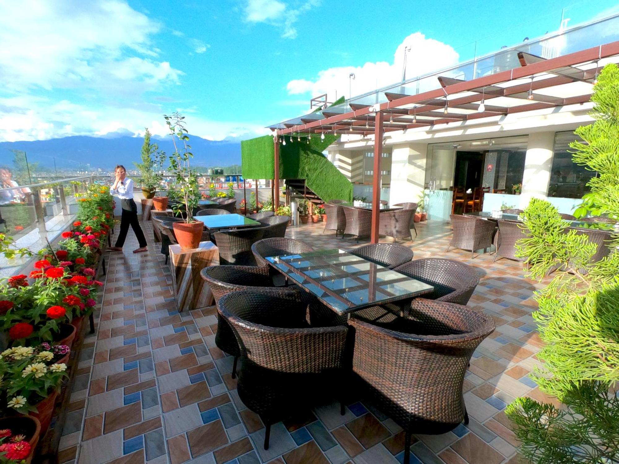 Hotel Simal Kathmandu Esterno foto